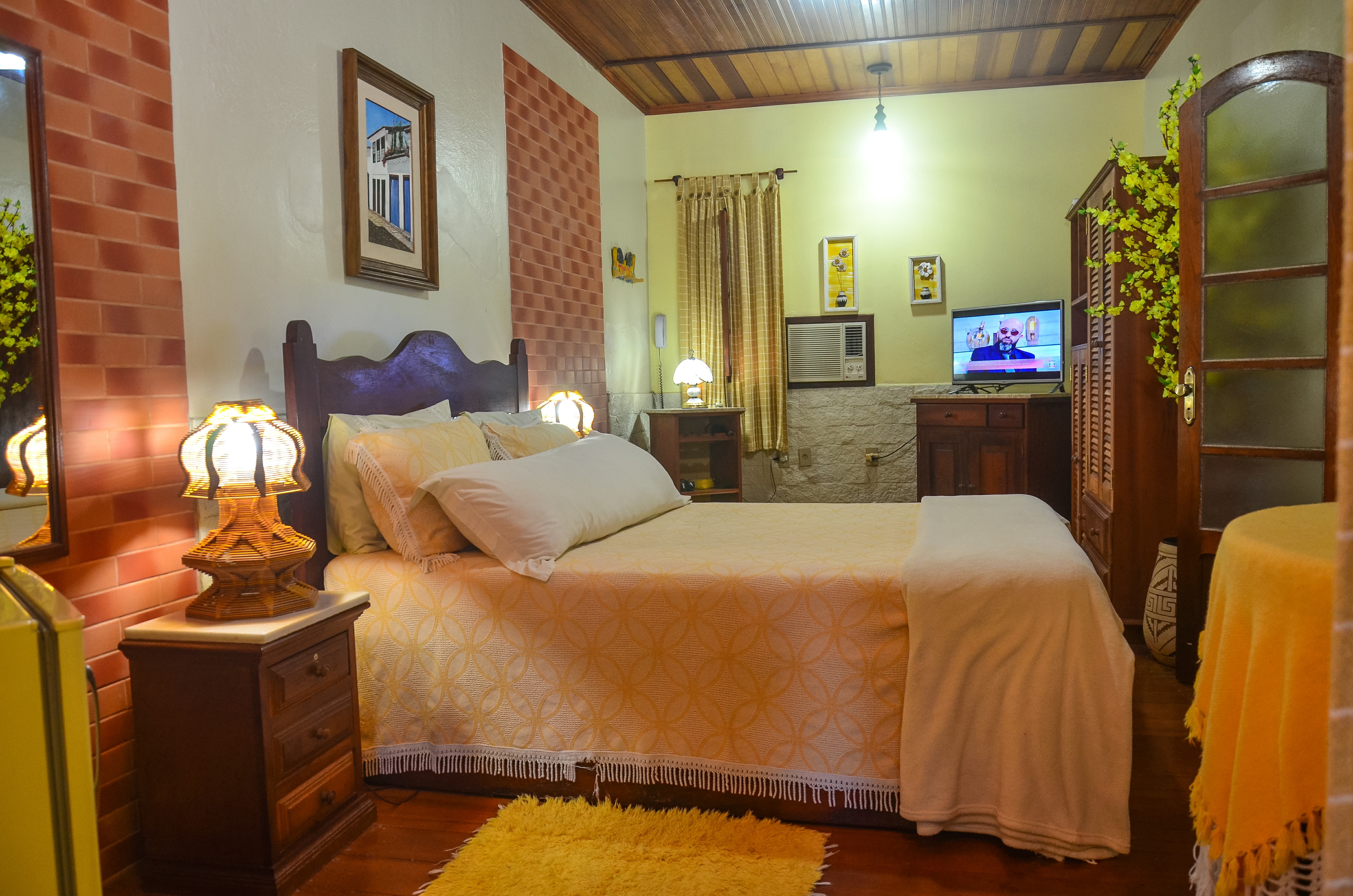 Pousada Dom Ângelo - Paraty RJ - Suíte Amarela